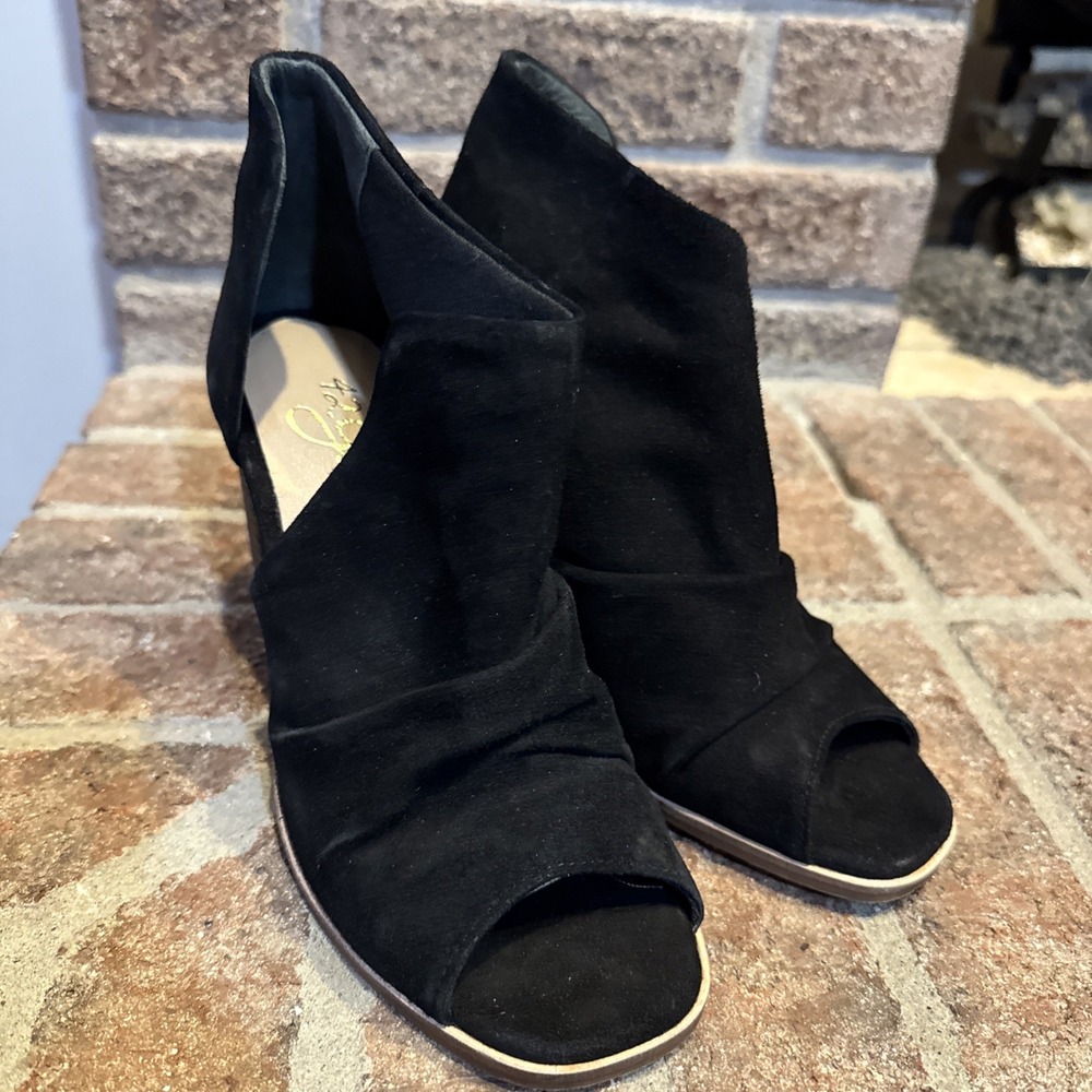 42 Gold Womens Open Toe Bootie Size 6.5 Black Suede Block Heel Slouchy